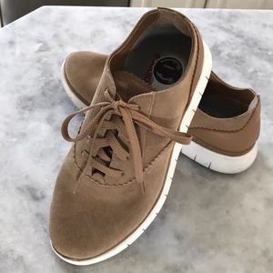 Vionic Taylor Lace Up Casual Shoe/Sneaker Size 6 Like New!